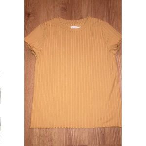 Yellow cropped top👩‍🎤